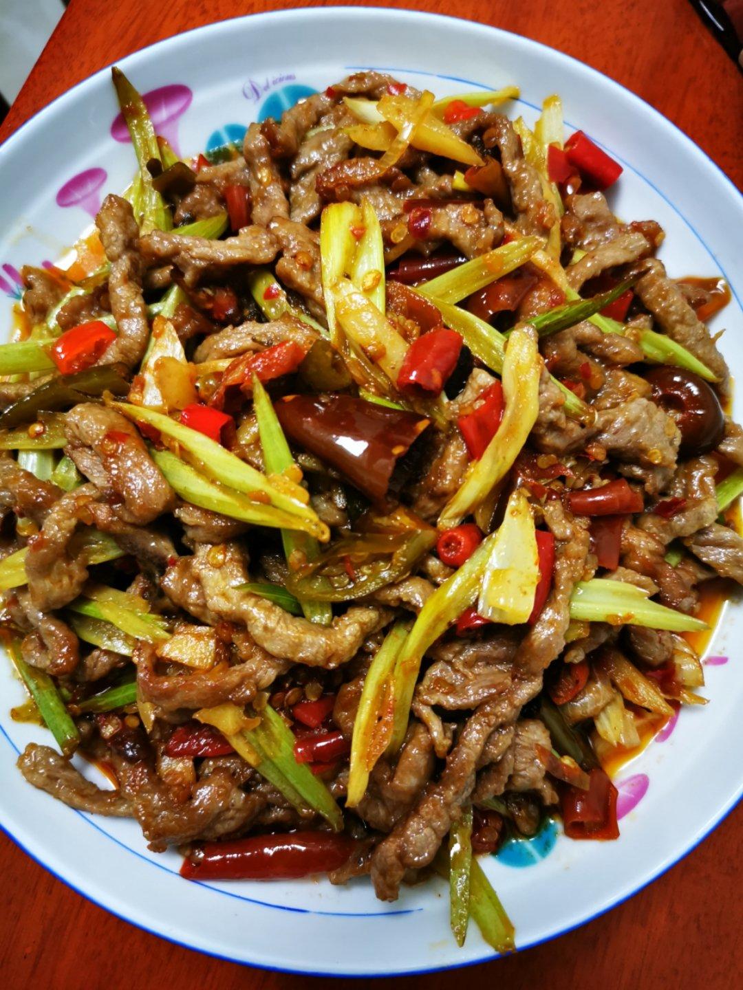 芹菜泡椒牛肉丝