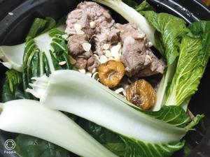 奶白菜炖龙骨清润汤的做法 步骤1
