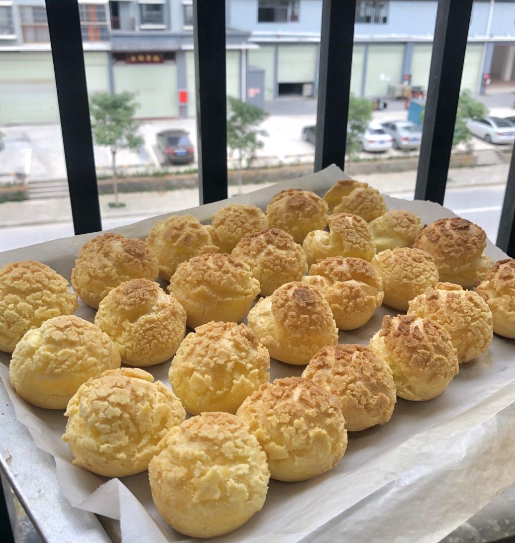 酥皮奶油泡芙--#皮黑森林#