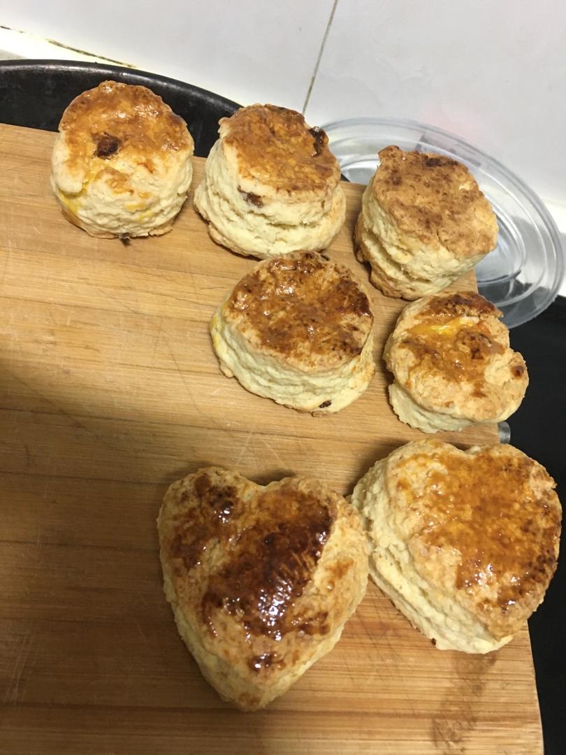 超级松软完美裂纹的司康-English scones
