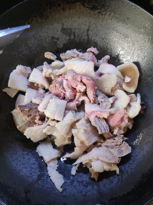 回锅肉(尖椒洋葱)的做法 步骤5