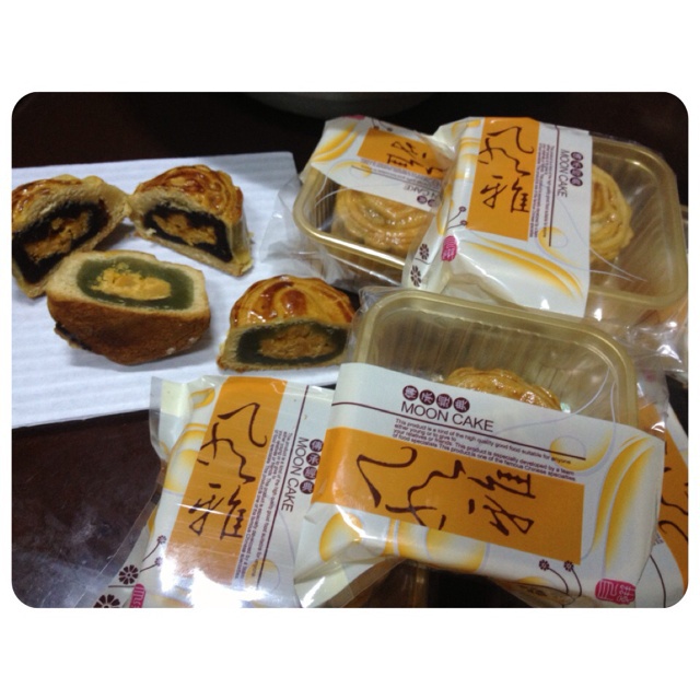 广式蛋黄莲蓉月饼