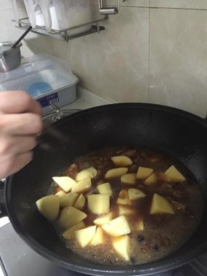 土豆焖排骨(广式）的做法 步骤11