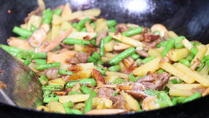 豆角土豆焖饭的做法 步骤9