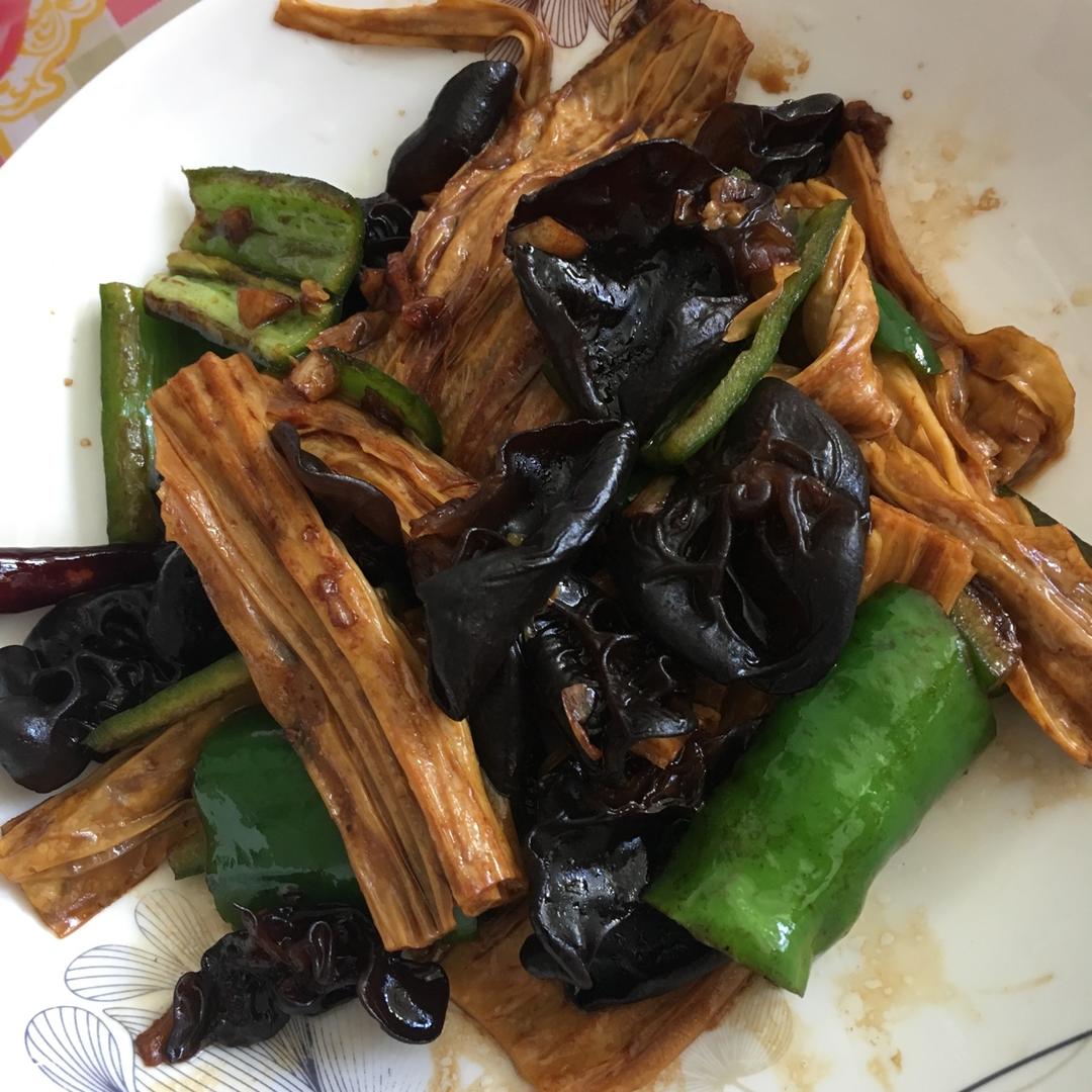 尖椒木耳烧腐竹