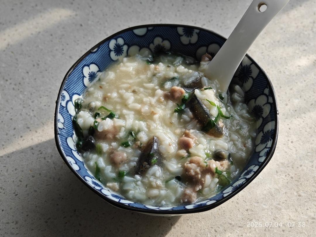 妈妈👩教我做的皮蛋瘦肉粥🥣简单快捷美味😋