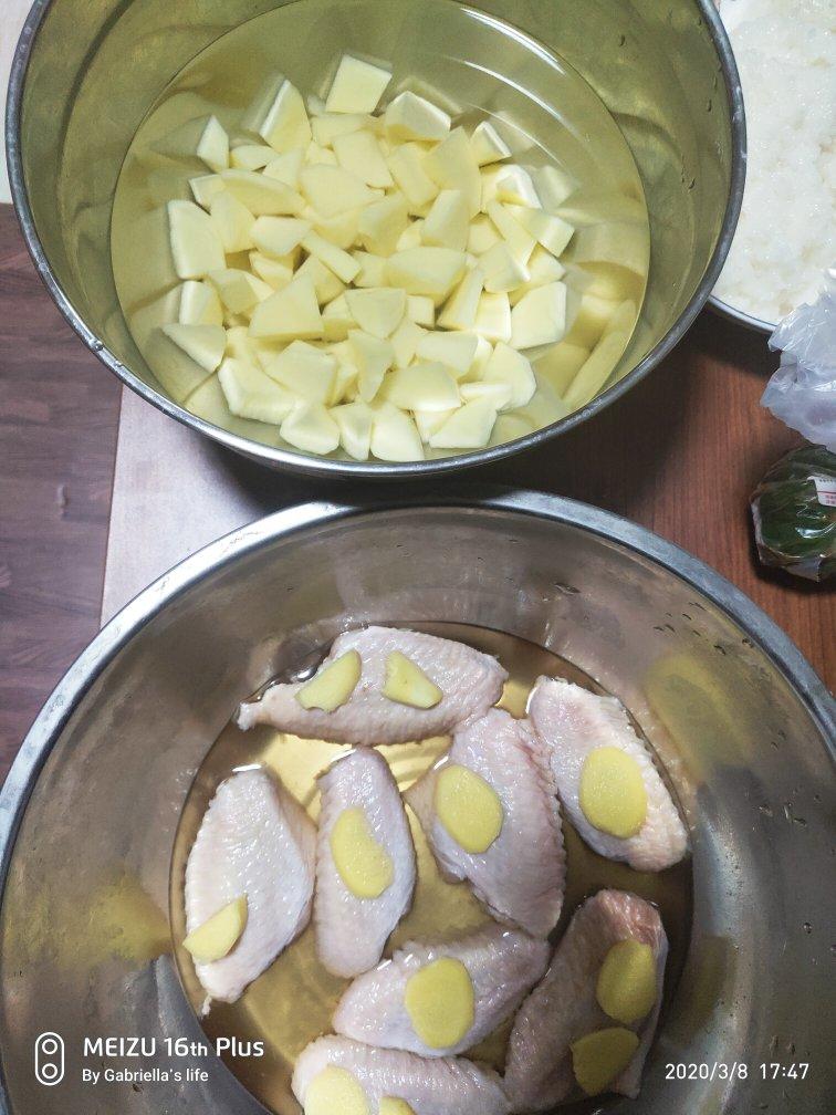 红烧鸡翅炖土豆