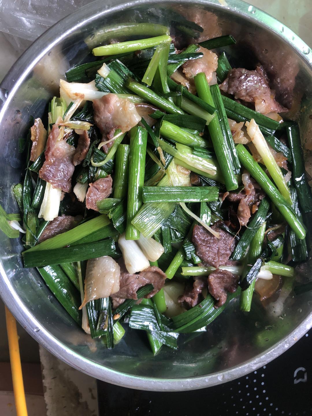 一道家常菜:蒜苗炒肉