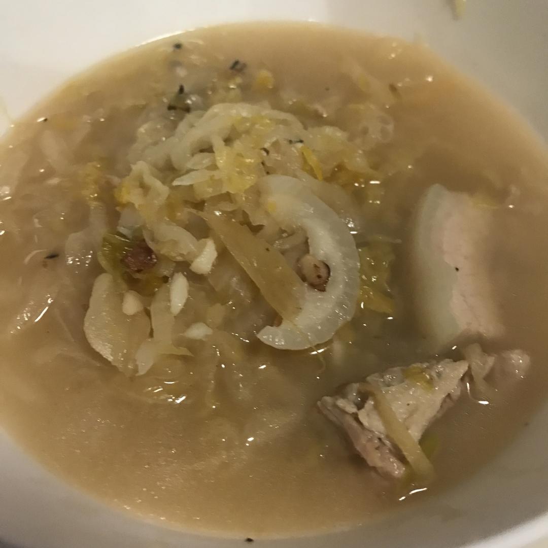酸菜汆白肉