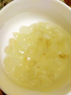 银耳雪燕桃胶皂角米羹的做法 步骤2