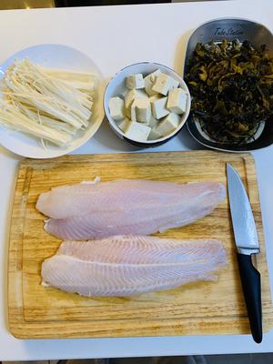 简简单单的酸菜鱼的做法 步骤1