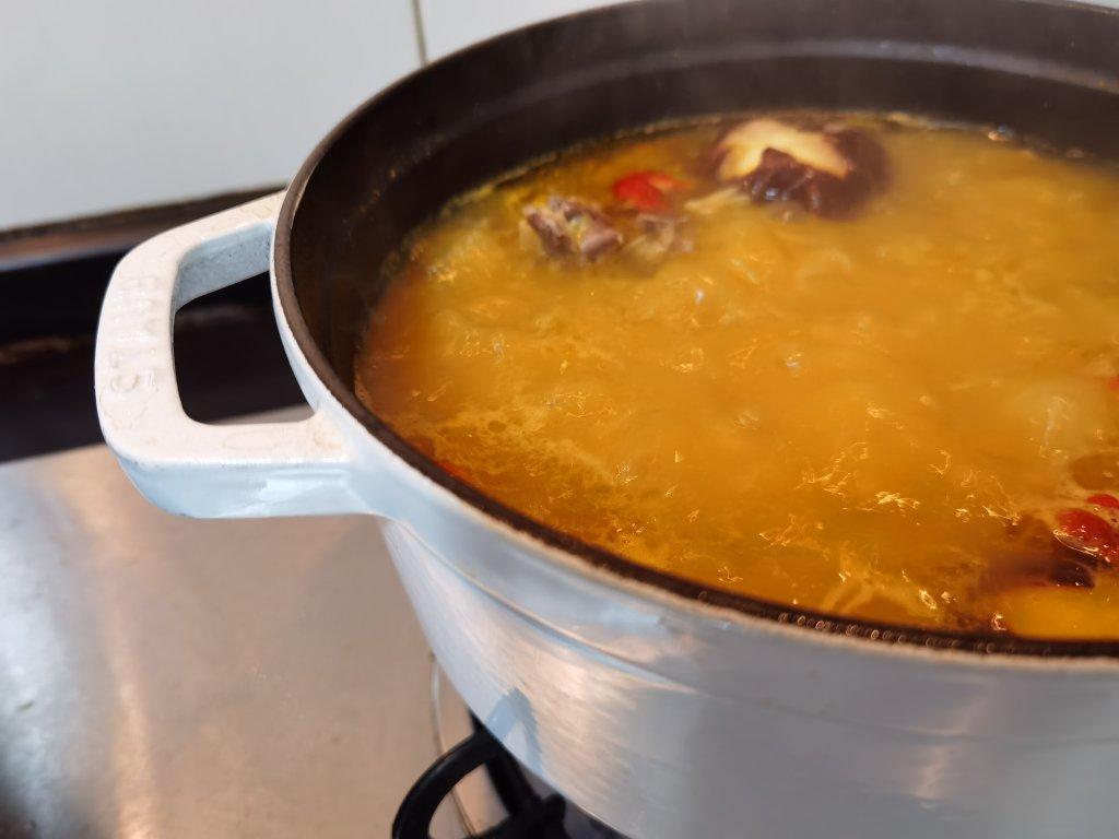 【花胶鸡火锅】