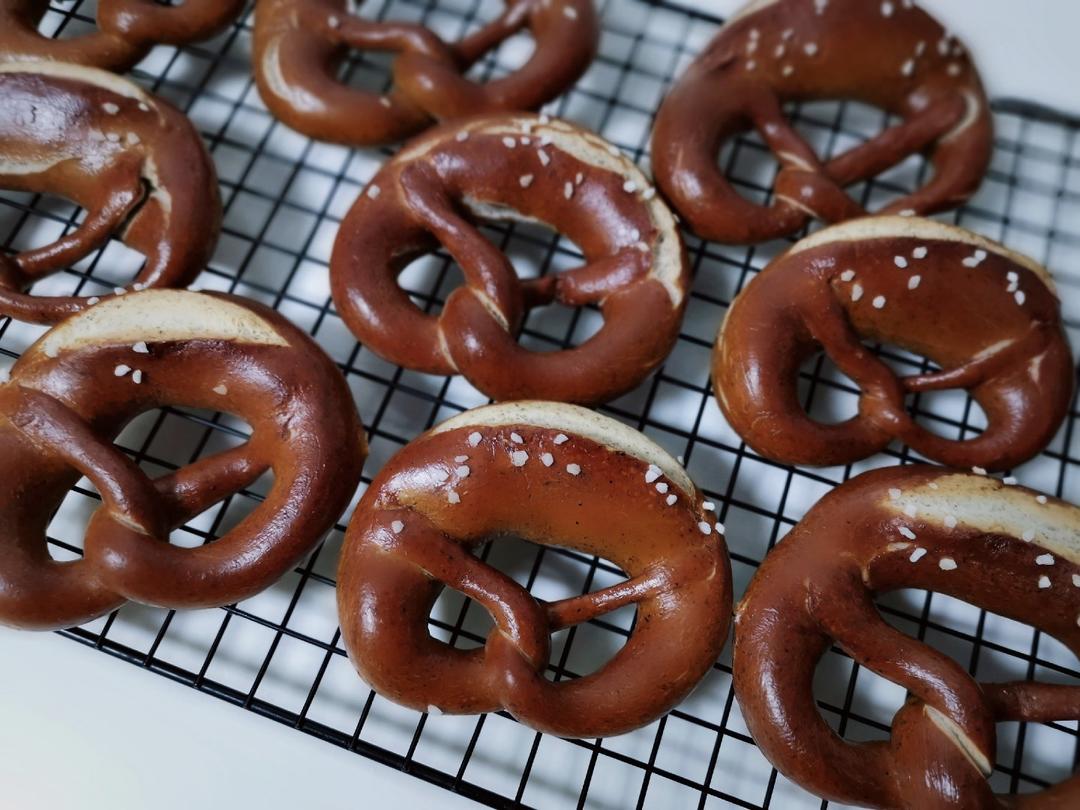 最详细的碱水包 【德国结面包 布雷结面包】有关碱水面包Brezel的一切 Bretzel Brezen Pretzel