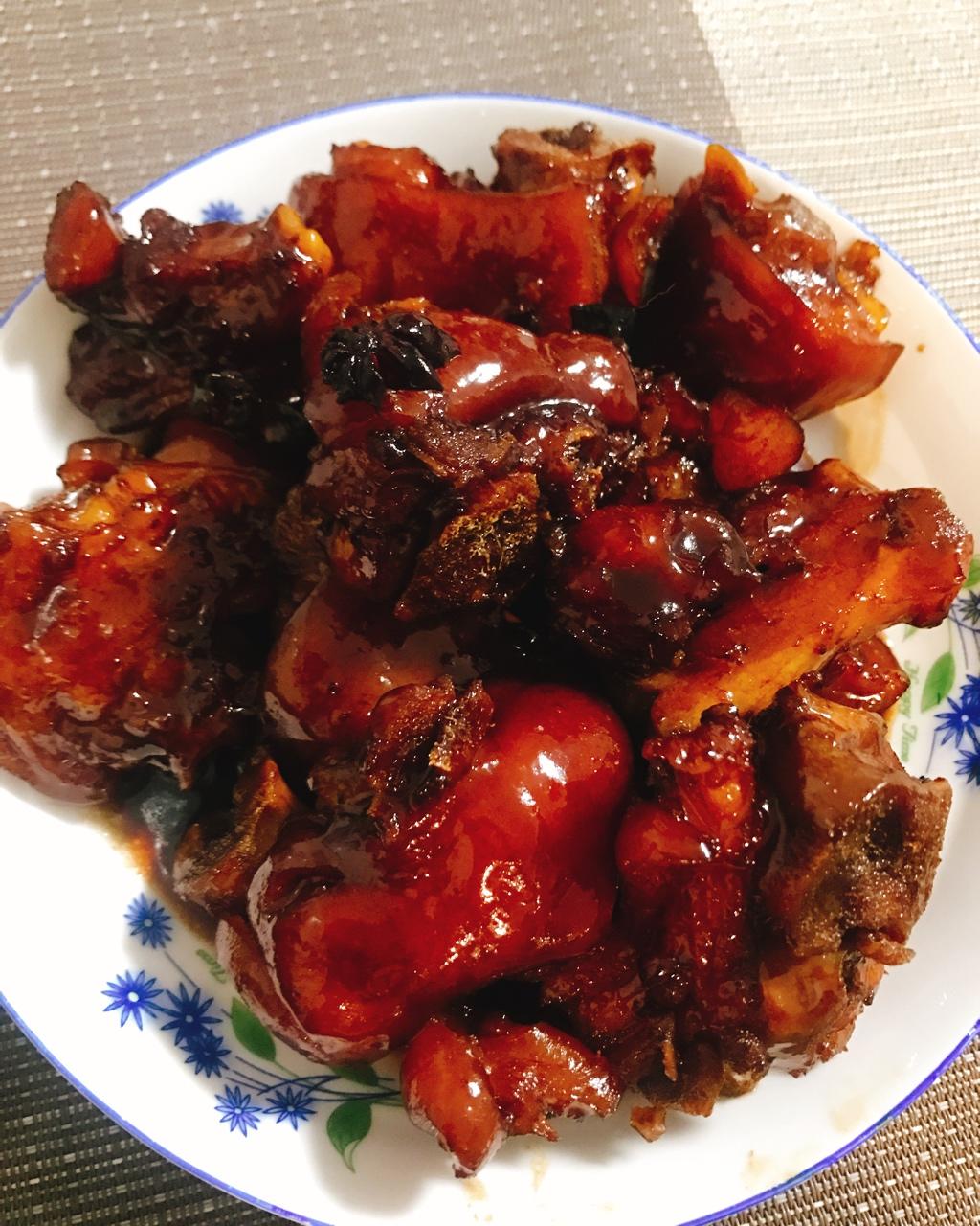 美味的家常菜：红烧猪蹄