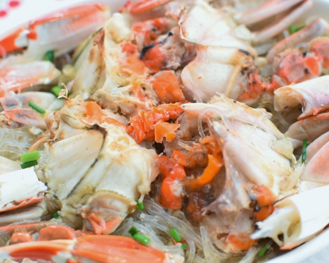 清蒸螃蟹蒜蓉粉丝～超级简单又好吃的做法