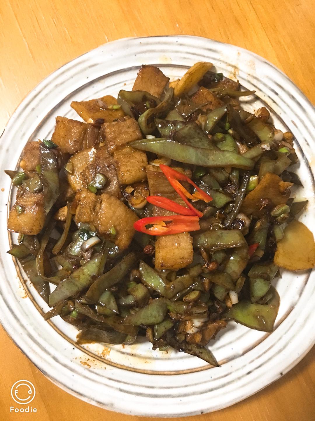 扁豆炒五花肉的做法