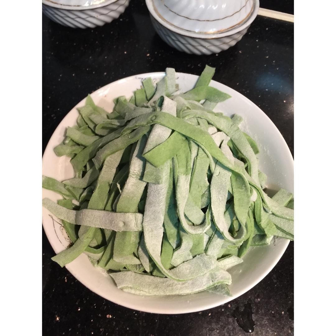 菠菜手擀面