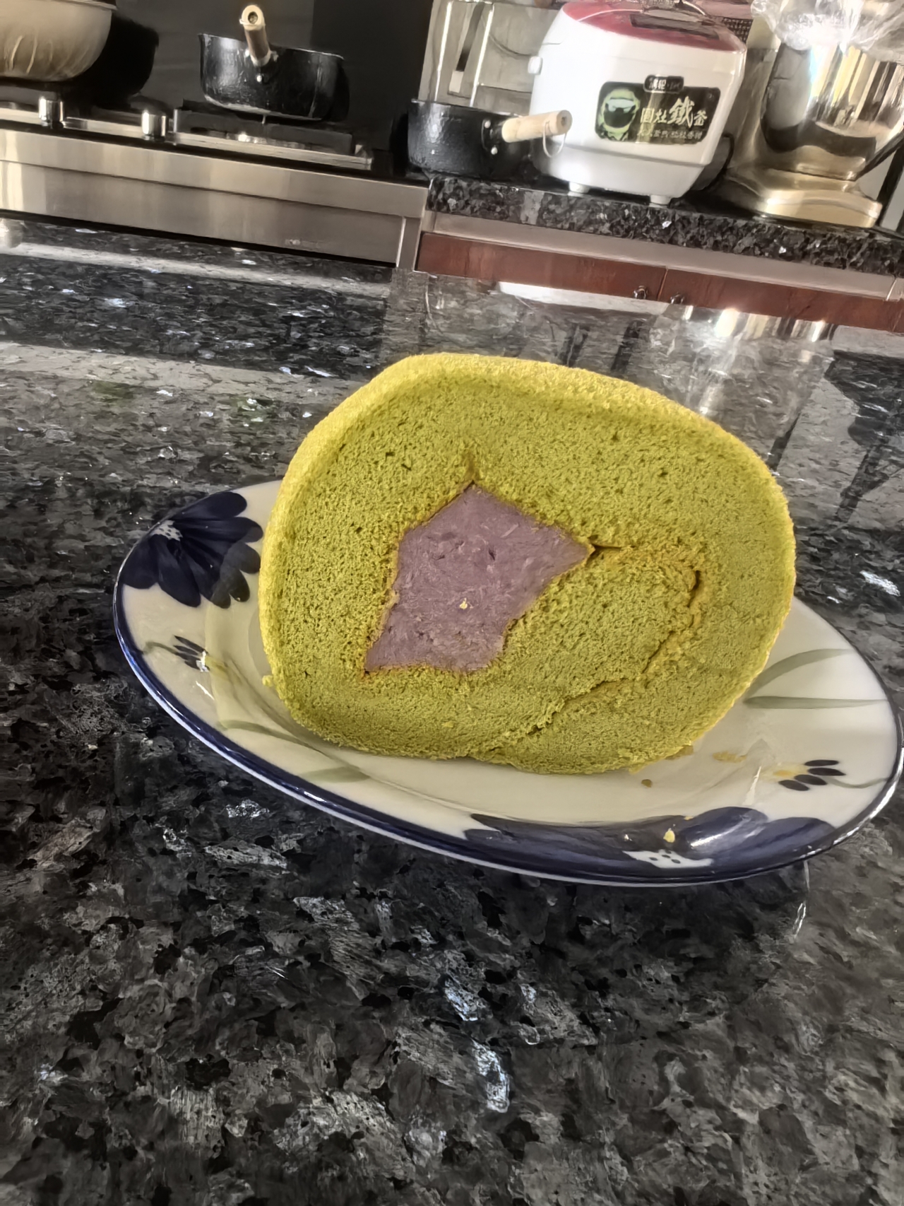 清香斑斓芋泥蛋糕卷