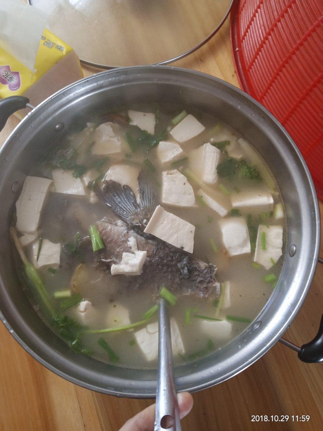 鲫鱼豆腐汤