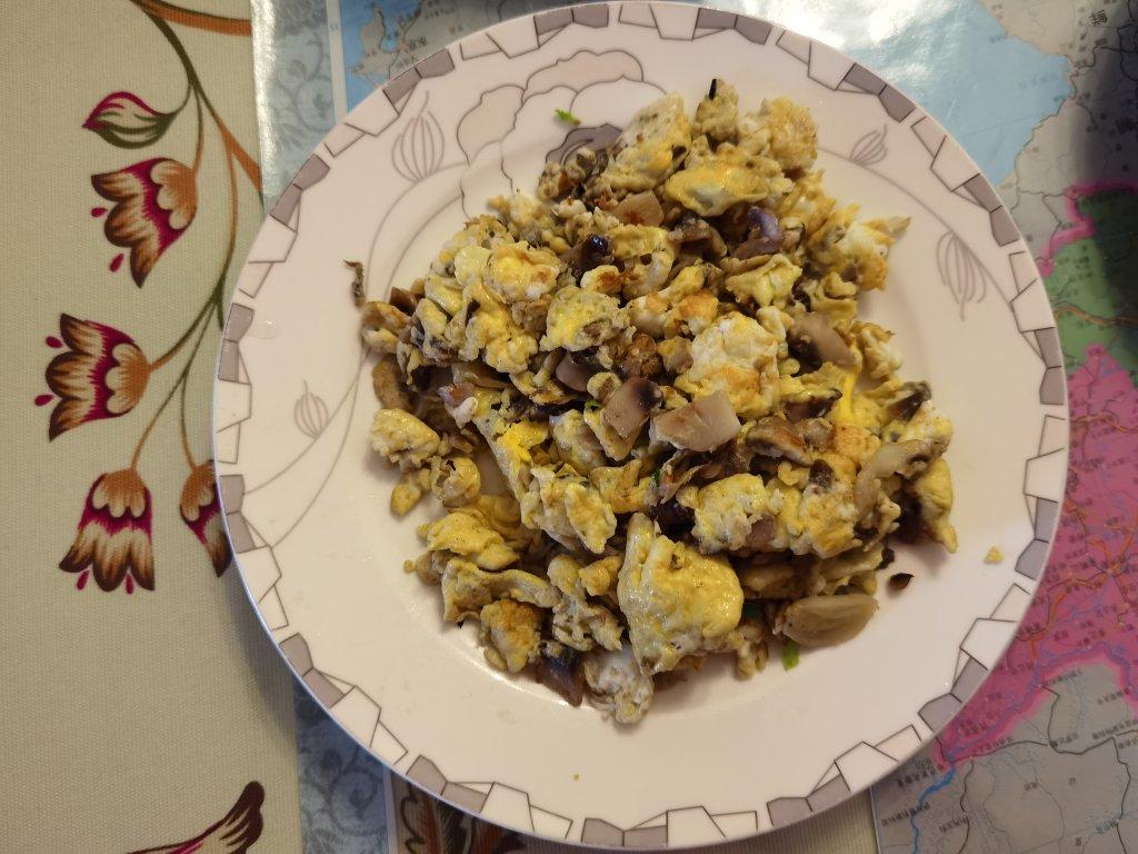 简单美味的白蘑菇炒鸡蛋