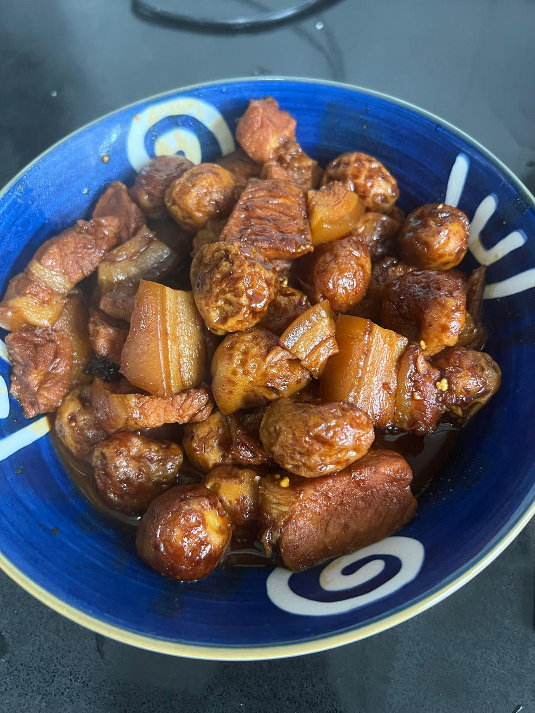 加了鹌鹑蛋后，这盘红烧肉，美味的逆天啦——鹌鹑蛋烧肉（孔瑶食谱）