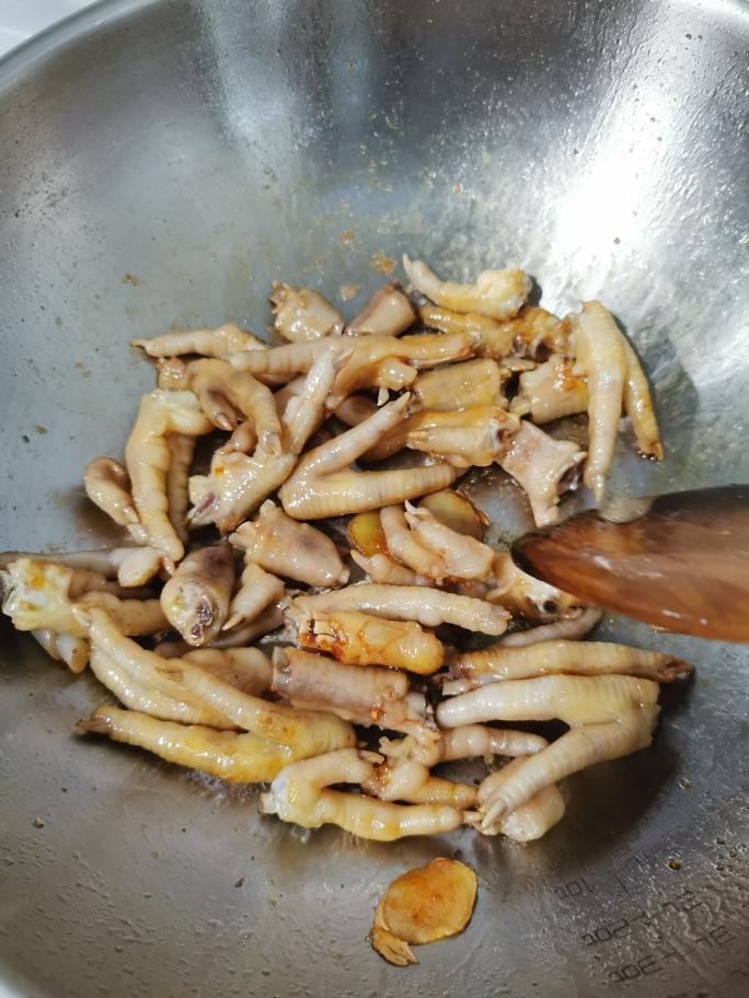家常美味红烧辣鸡爪的做法 步骤4
