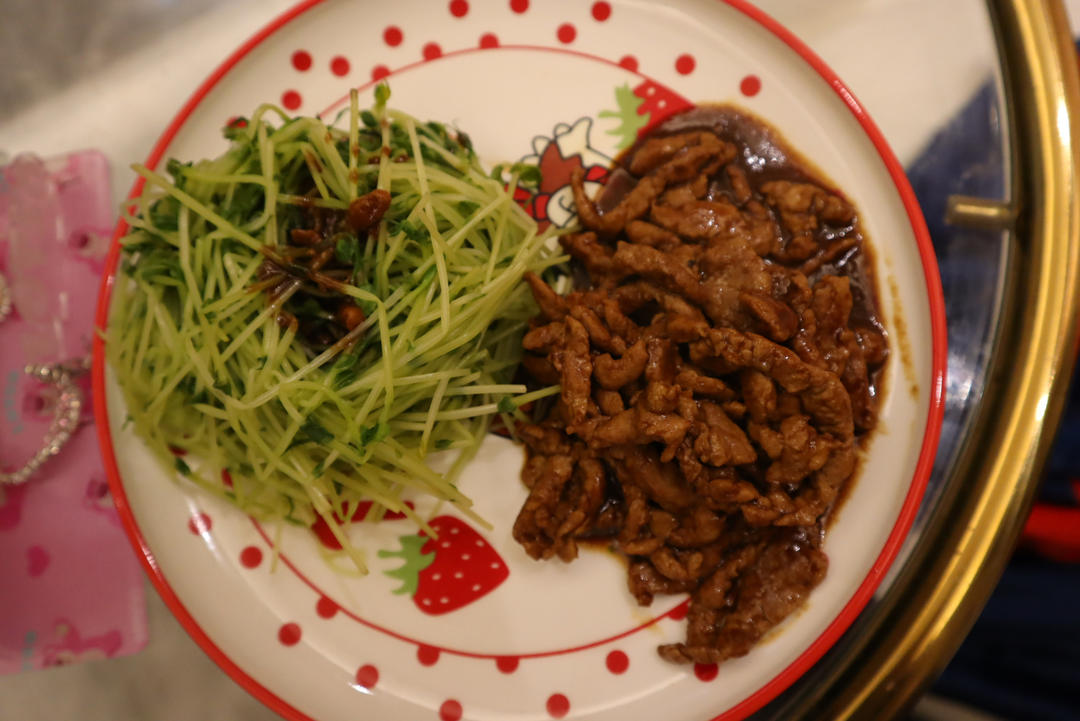 学做京酱肉丝，带饼的