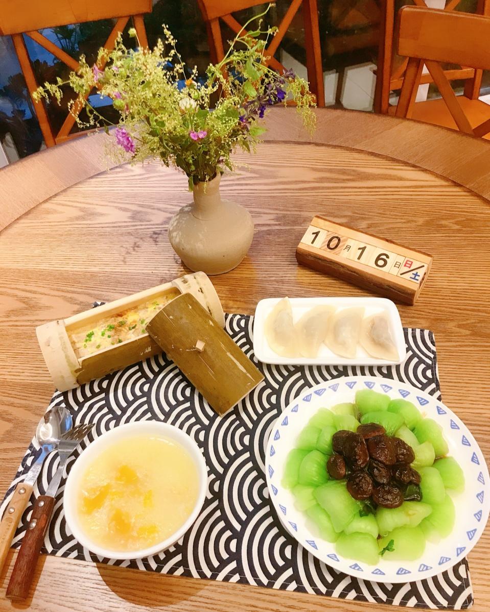 简单好吃养生的白参菌竹筒炖蛋