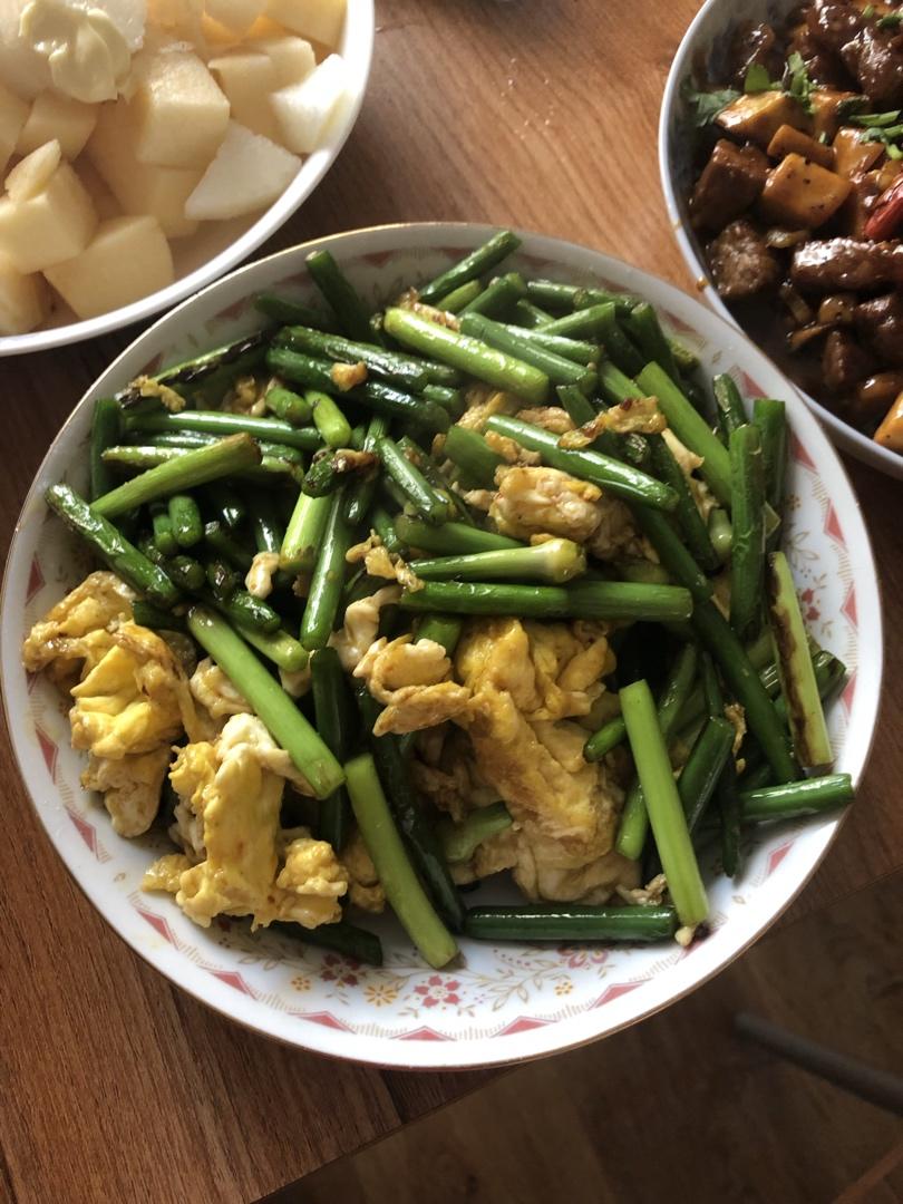 超美味的蒜苔炒鸡蛋，好吃又爽口