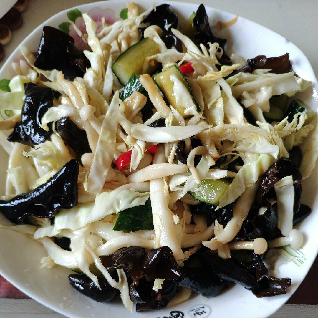 凉拌卷心菜（大头菜圆白菜绿甘蓝）木耳