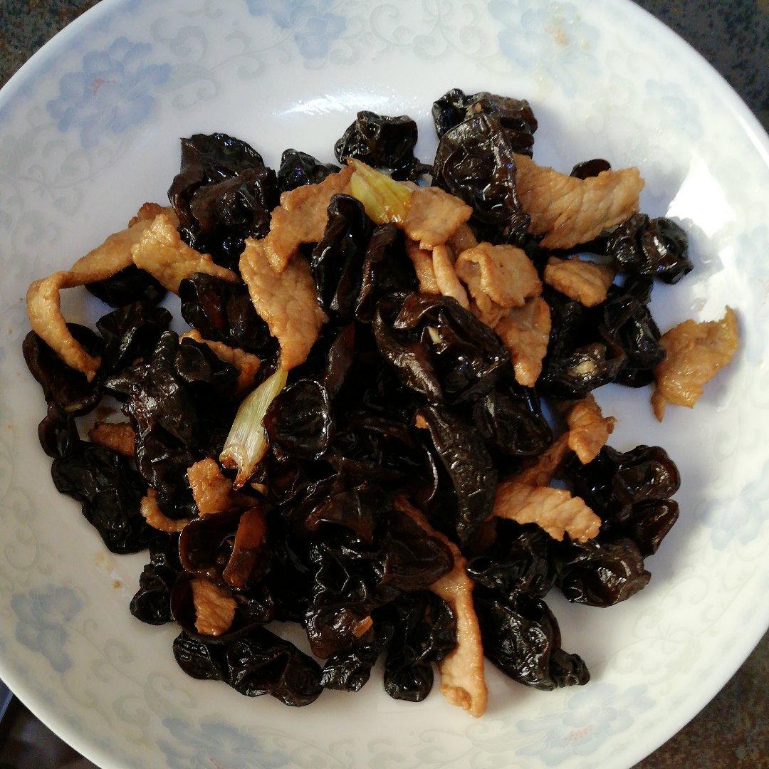 家常菜 木耳炒肉 be warm sunny girl做的木耳炒肉 be  warm sunny