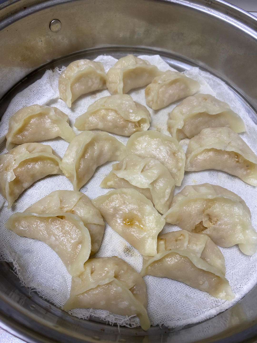 宸妈小食堂——虾皮萝卜丝蒸饺