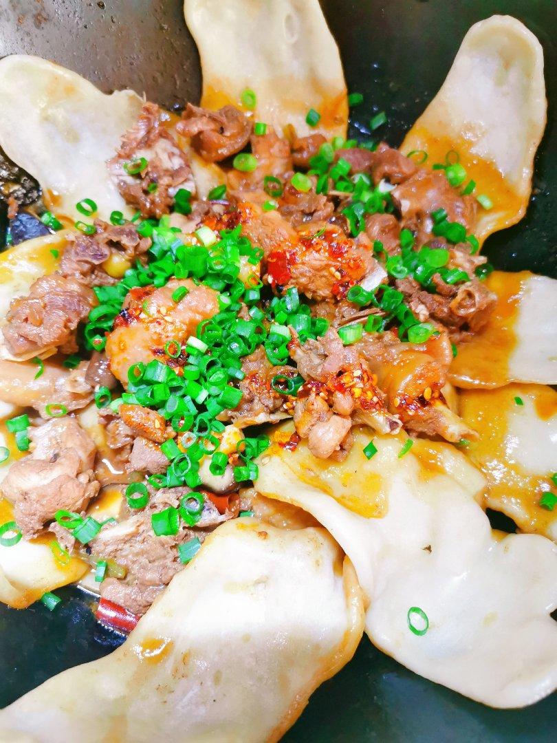 地锅鸡，教你贴饼子好吃的小技巧~