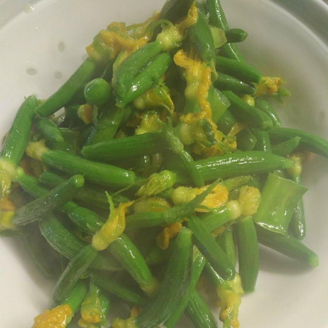 清炒迷你黄瓜（乳黄瓜、荷兰小黄瓜）