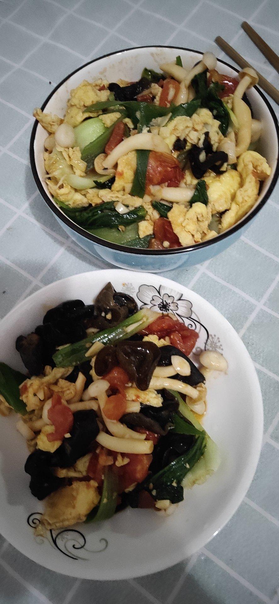 素菜：鸡蛋炒白玉菇木耳