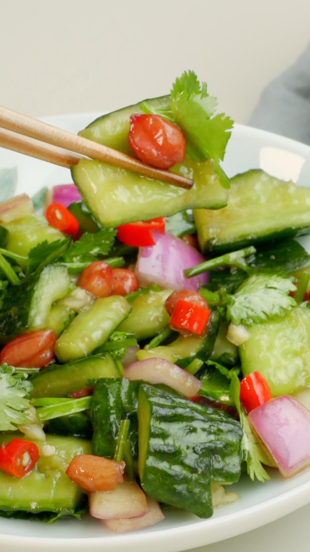 凉拌洋葱黄瓜的做法