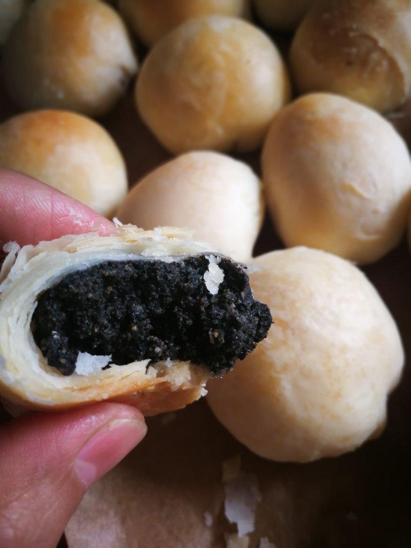 黑芝麻酥（ Black Sesame Beijing Pastie)