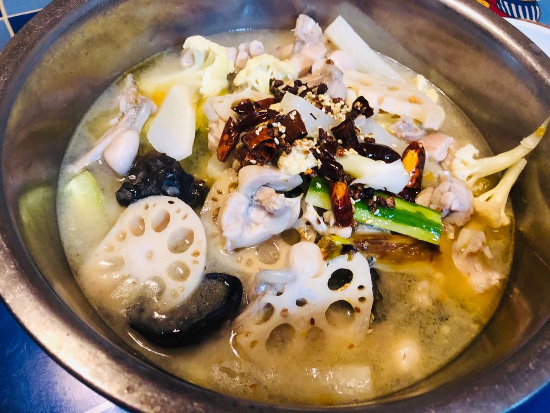 独家秘制 · 泡椒田鸡!