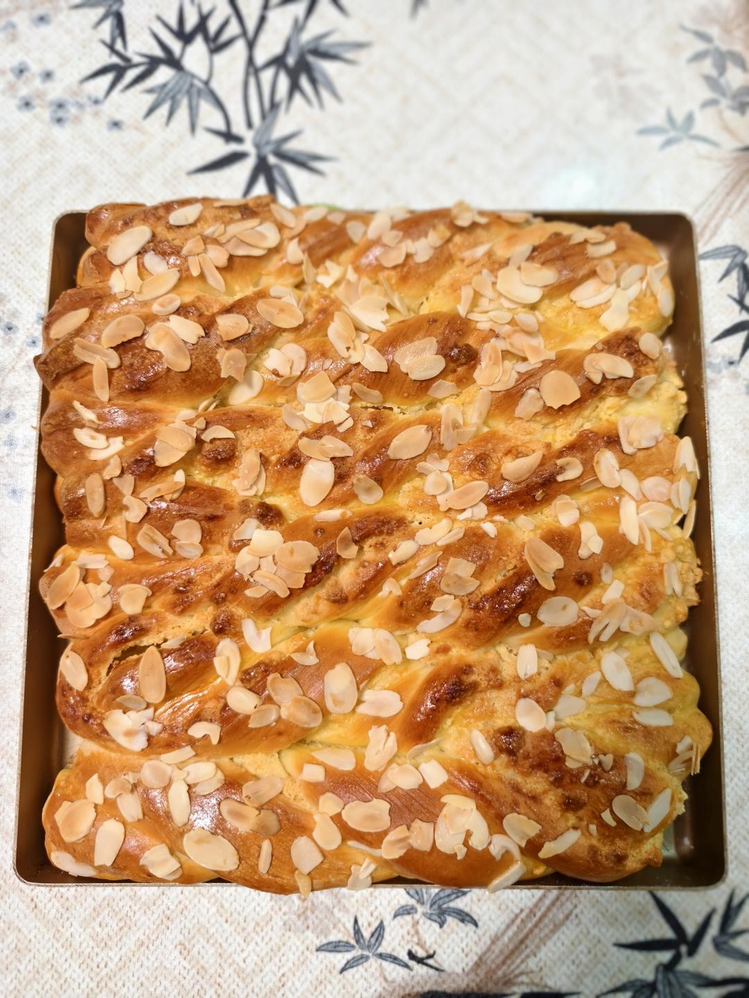 杏仁奶酥排包