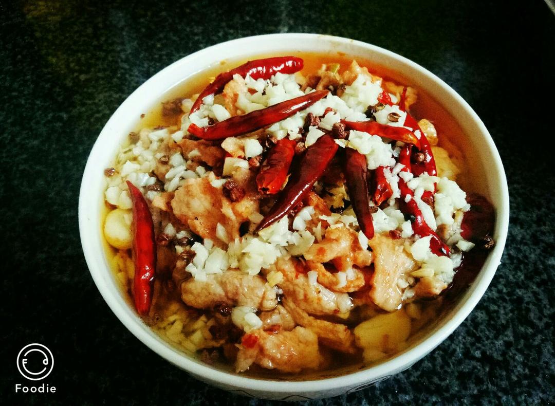 水煮肉片：辣椒的盛宴