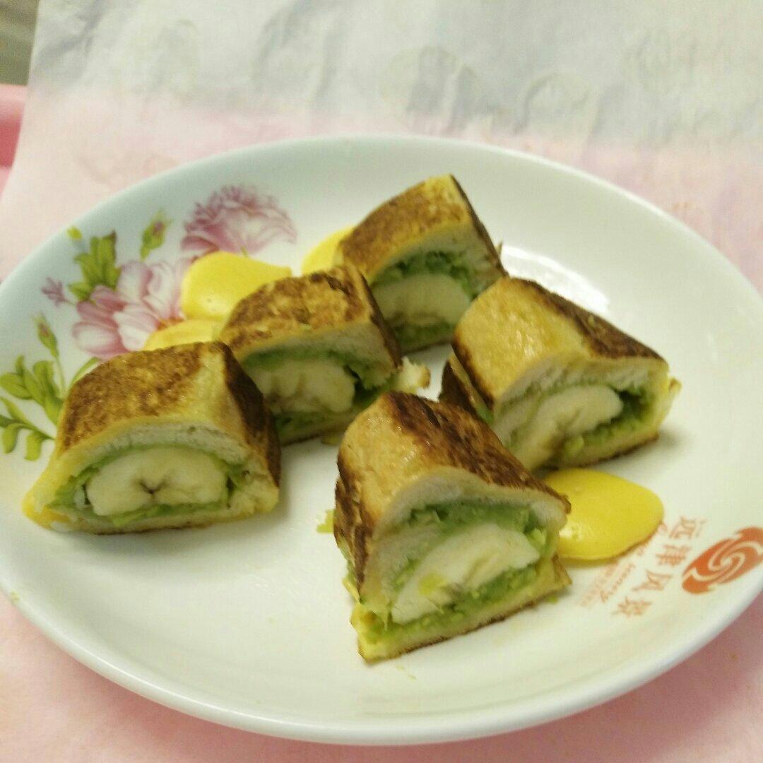 宝宝辅食食谱  牛油果香蕉卷