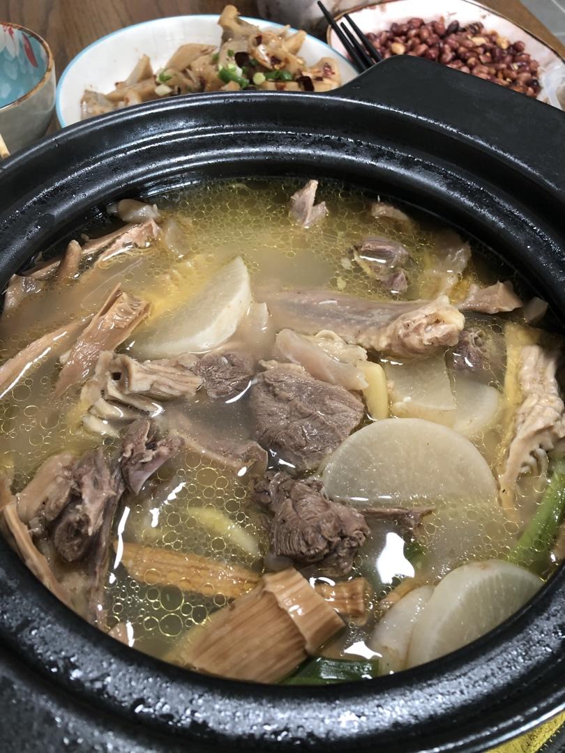 saber酱做的笋干老鸭煲