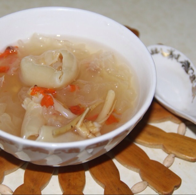 冰糖银耳花胶汤