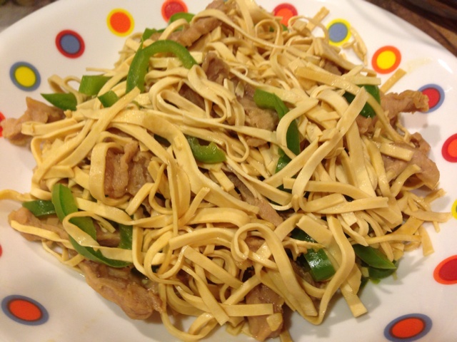 青椒豆腐皮炒肉丝