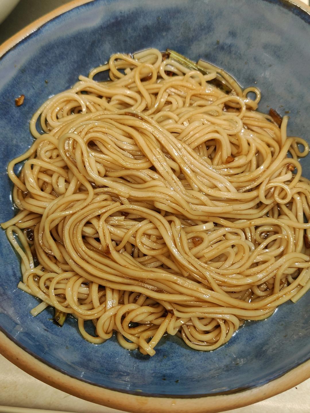 10分钟搞定的一碗葱油拌面