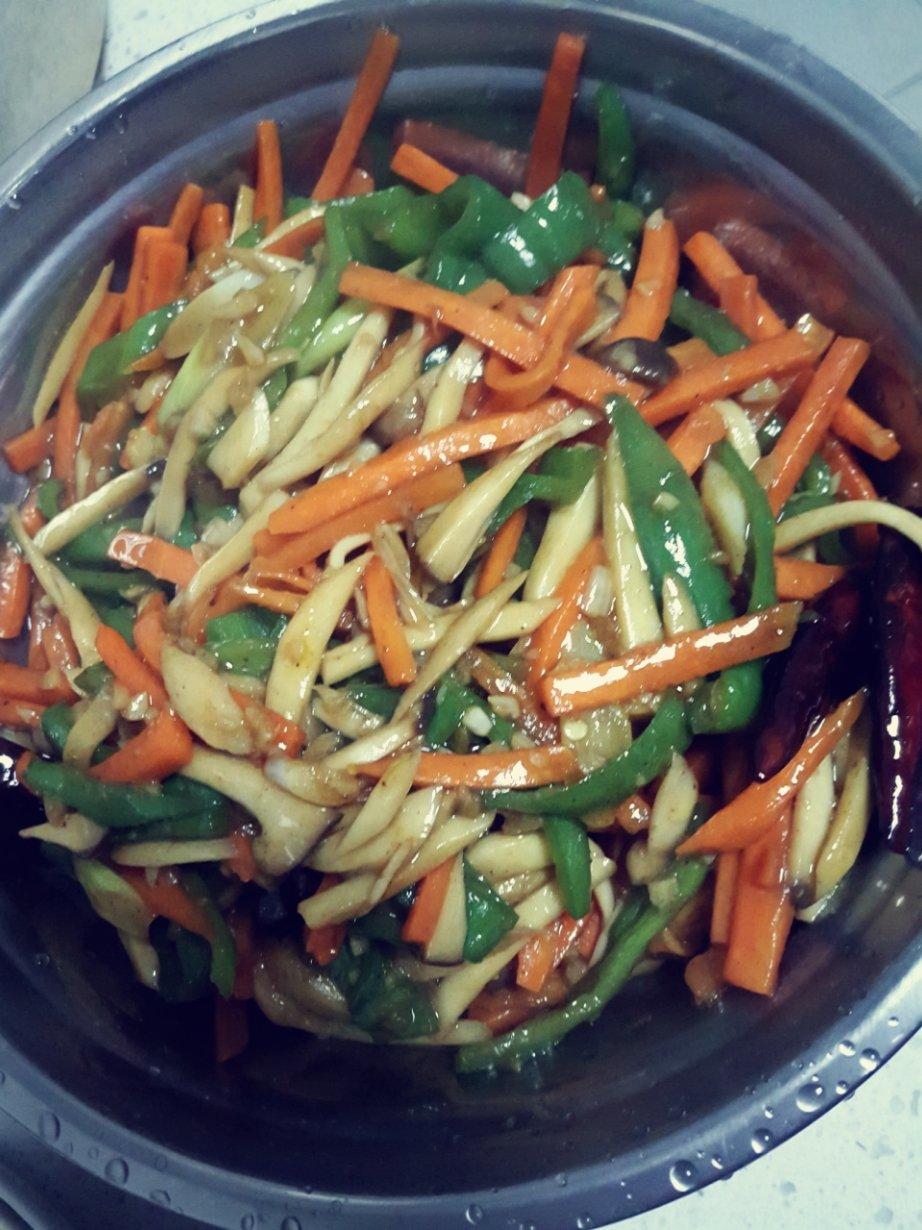 素炒三丝（青椒杏鲍菇胡萝卜）