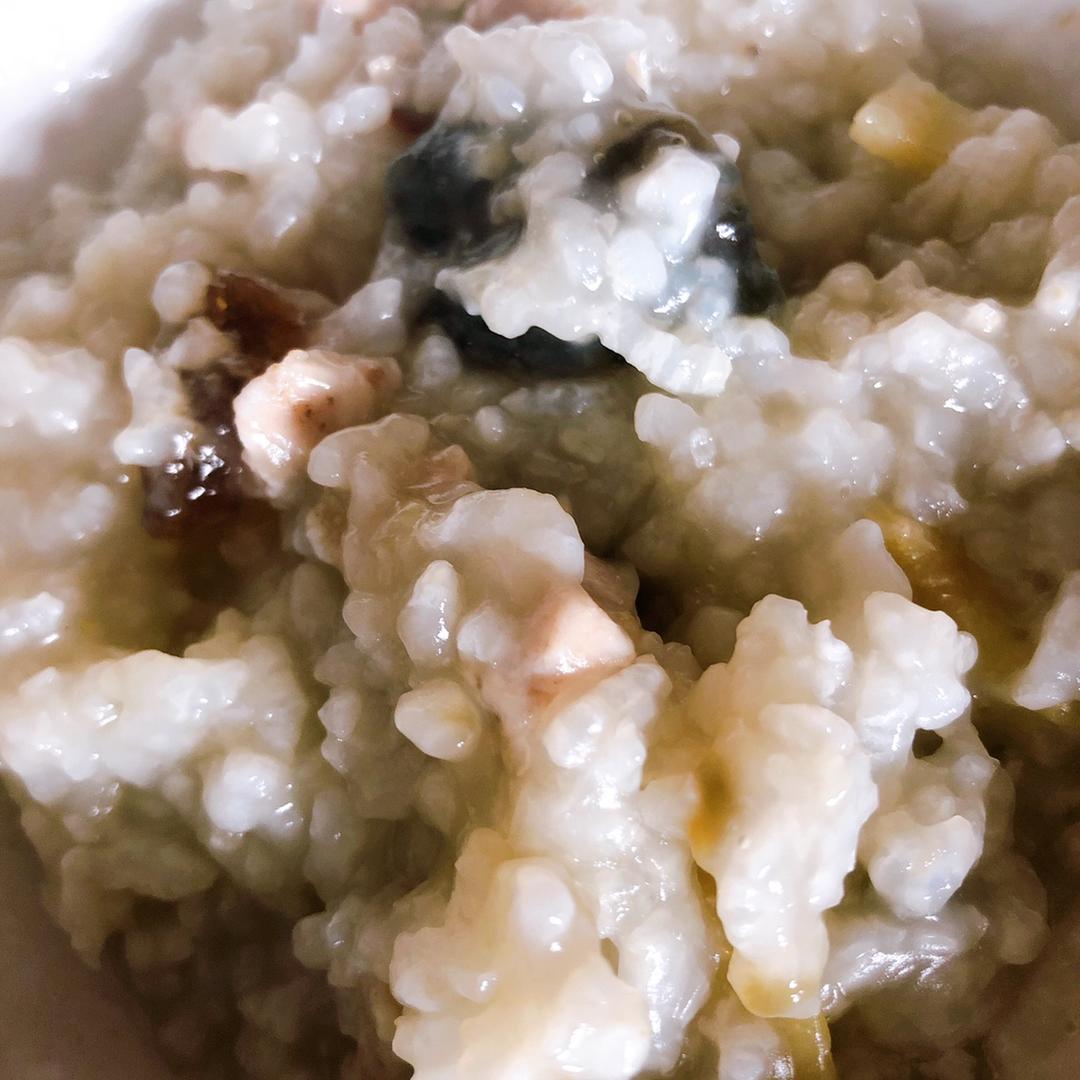 电饭煲版皮蛋瘦肉粥