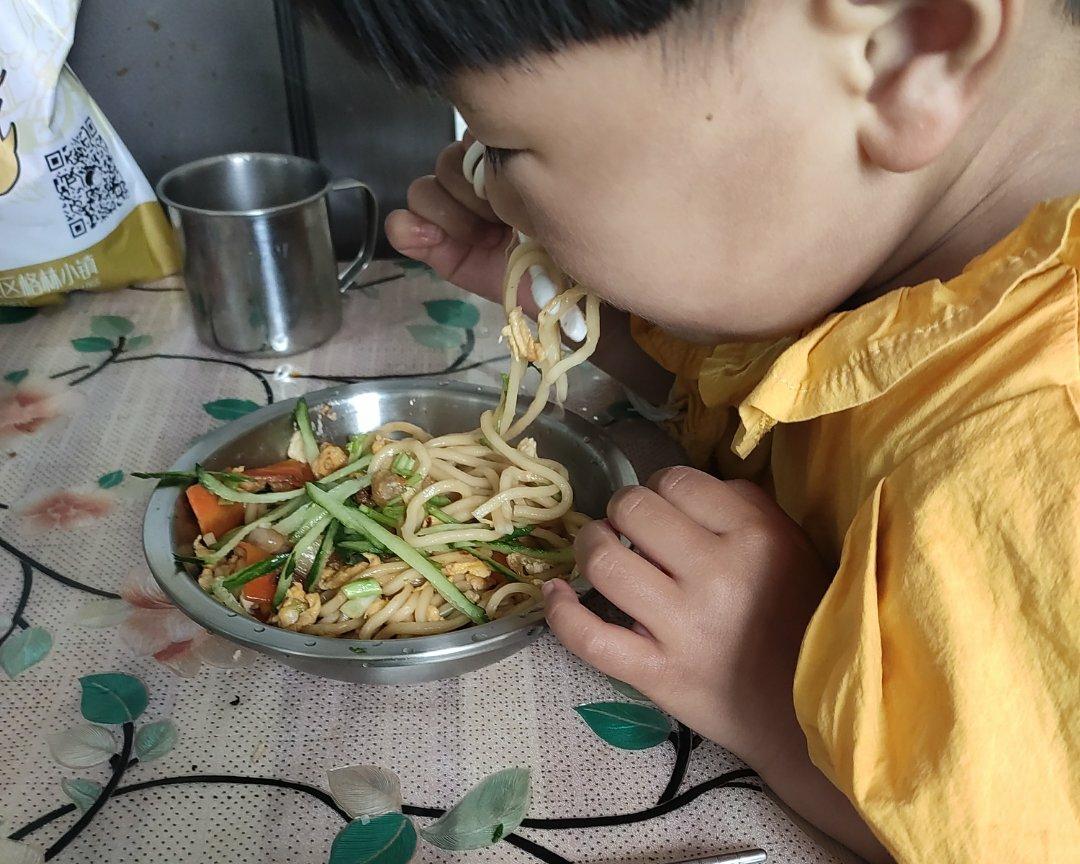 葱花鸡蛋酱油拌面的做法 步骤7