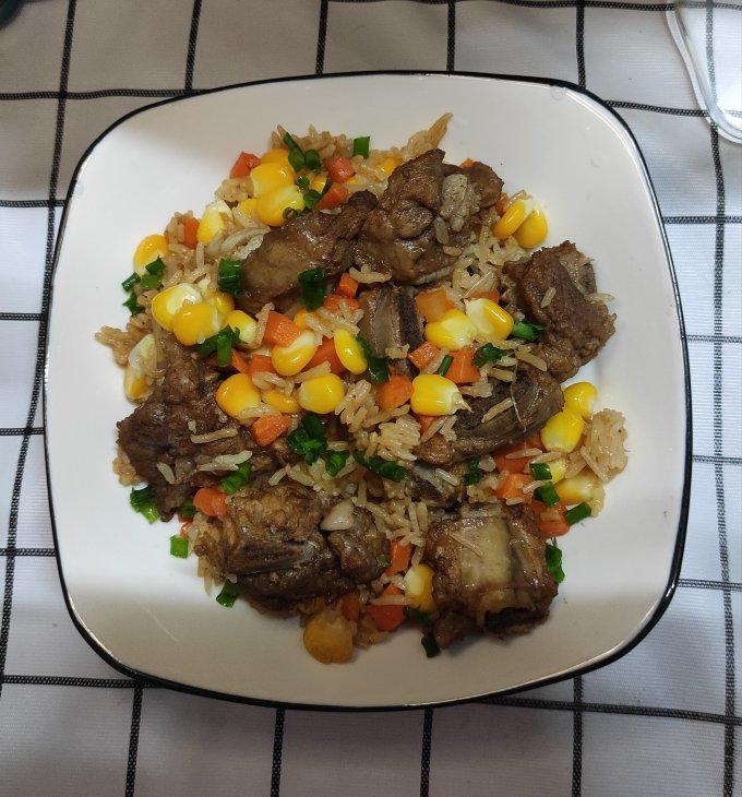 【排骨焖饭】