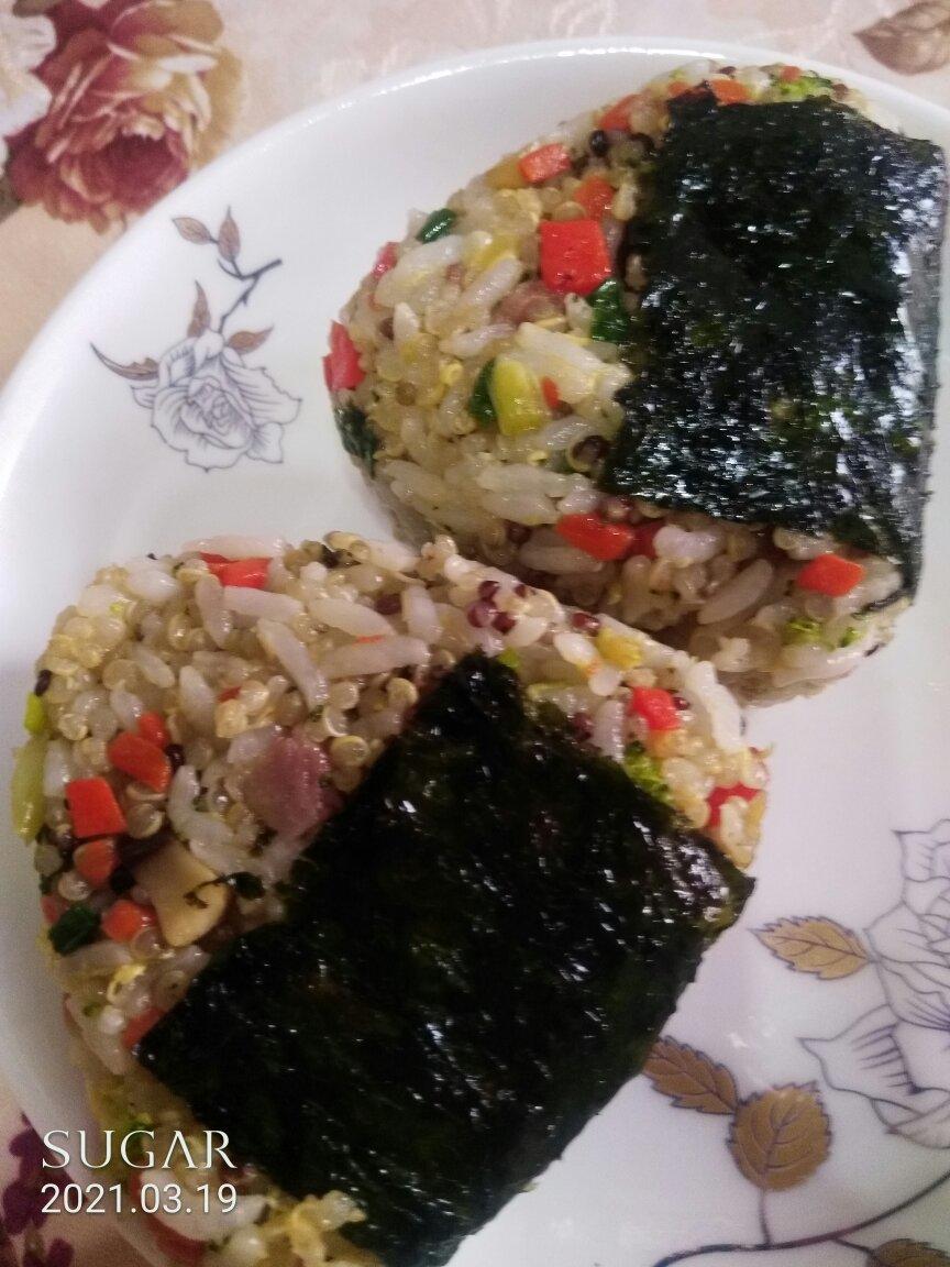 三色藜麦蔬菜饭团